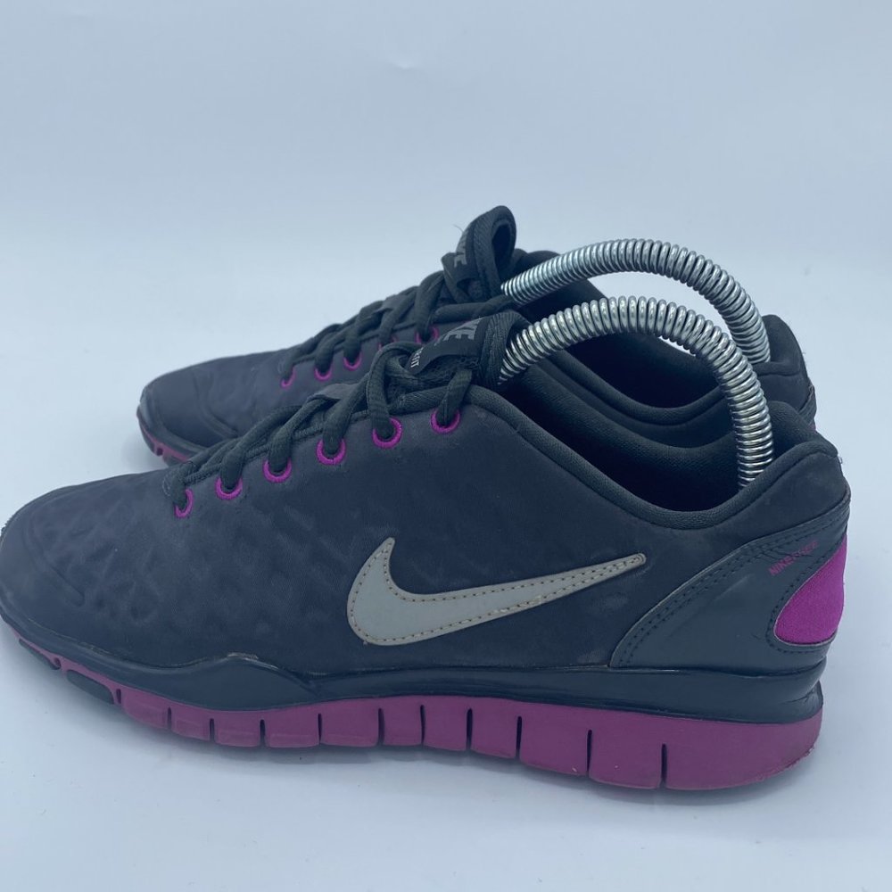 Nike Free TR	Black Athletic Sneakers